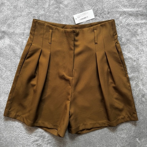 Lioness Pants - NWT Lioness High Waist Tailored Kaki/Mustard/Green/Brown Shorts - M
